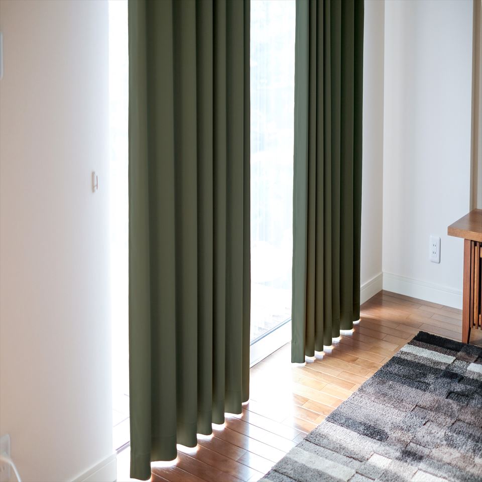 Satin Curtain / カーテン