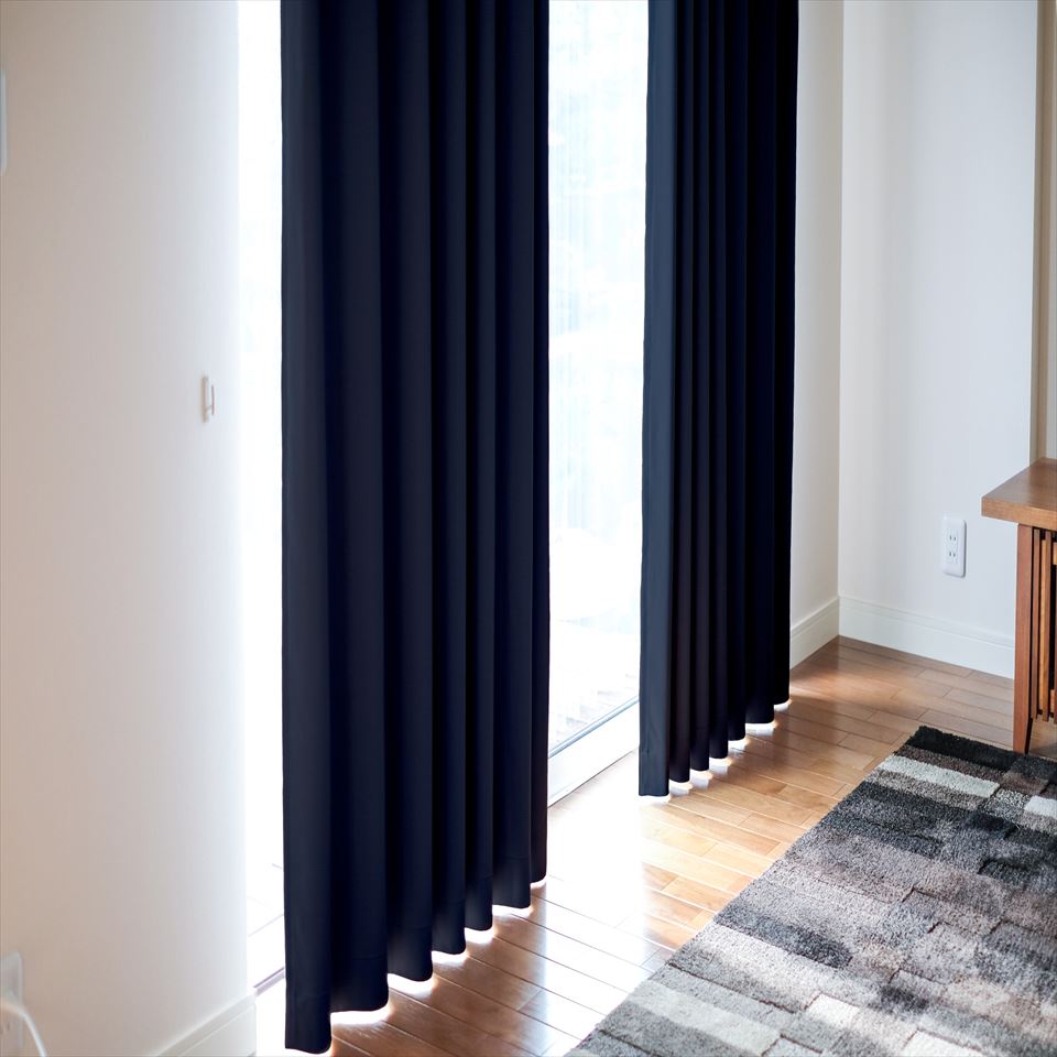 Satin Curtain / カーテン