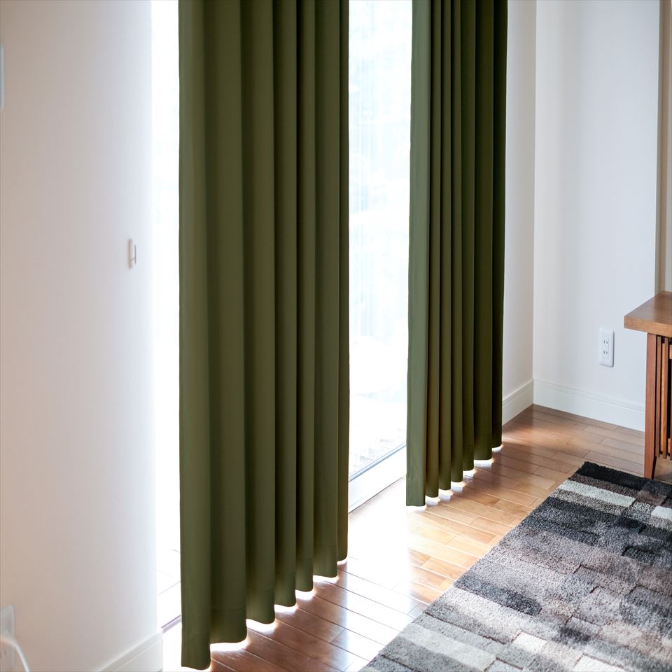 Satin Curtain / カーテン