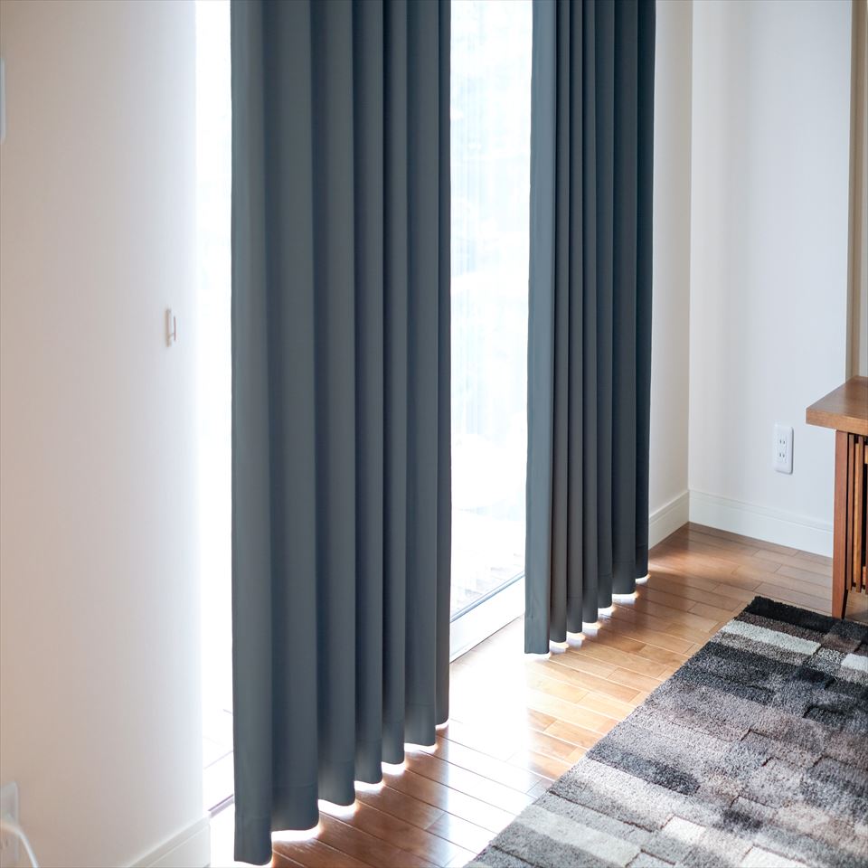Satin Curtain / カーテン