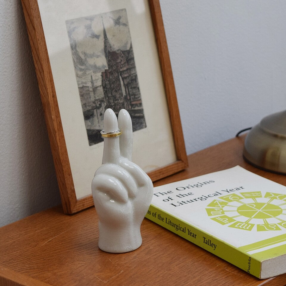 陶器ハンドオブジェ Peace 使用例