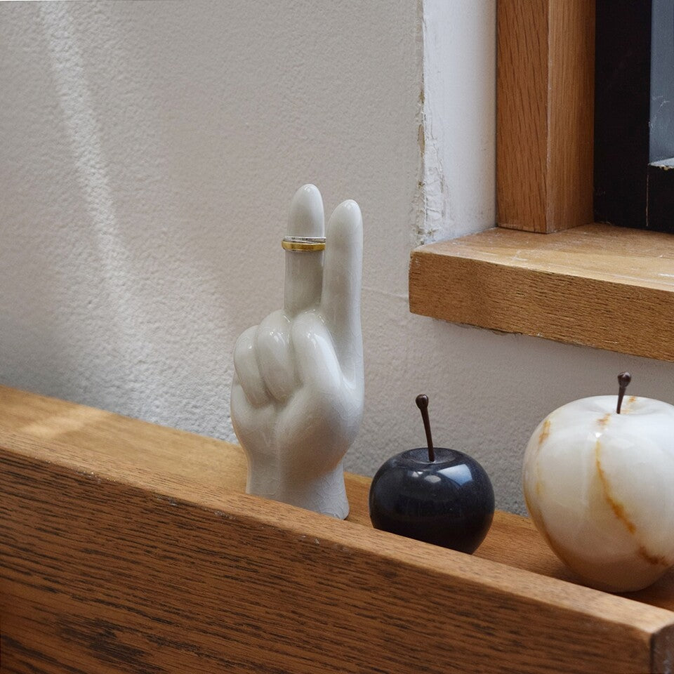 陶器ハンドオブジェ Peace 使用例