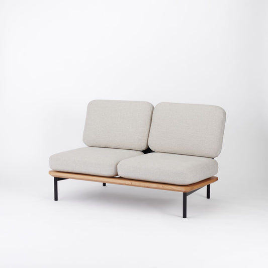 KUUM ソファ 二人掛け 幅130cm | 鉄フレームx天然木アッシュ台座