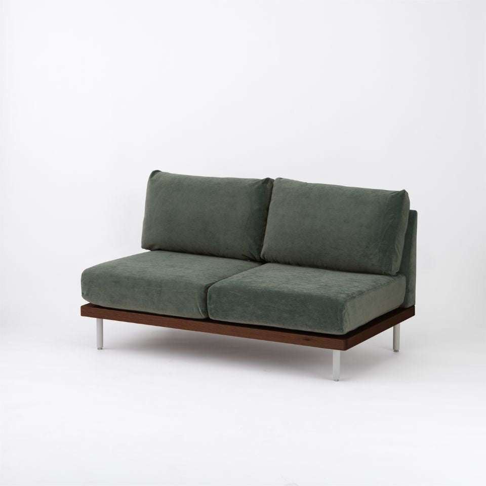 KUUM FlexCrioソファ 二人掛け 幅140cm | 天然木アッシュ(ブラウン)台座のソファシリーズ