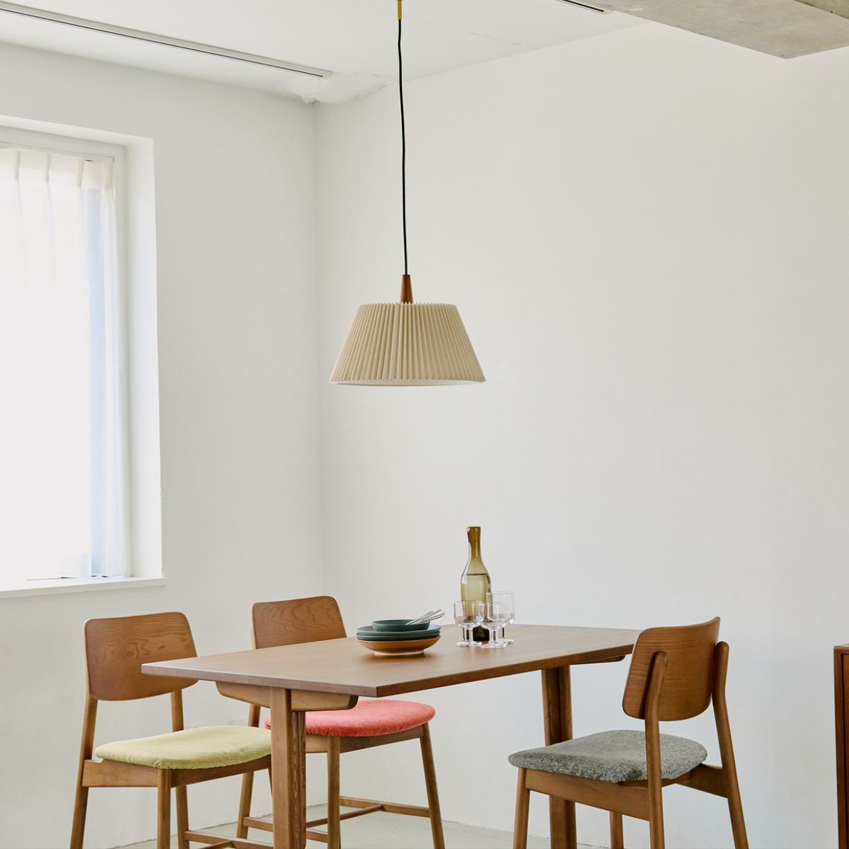 KUUM Table W1600 × D800 - アッシュ無垢材ナチュラル / クーム テーブル