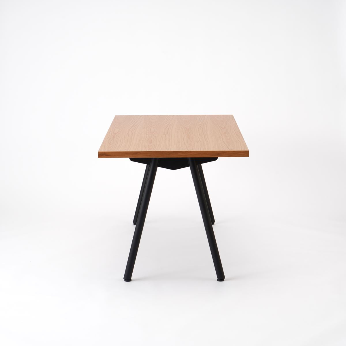 KUUM Table W1600 × D800 - オーク突板ナチュラル / クーム テーブル