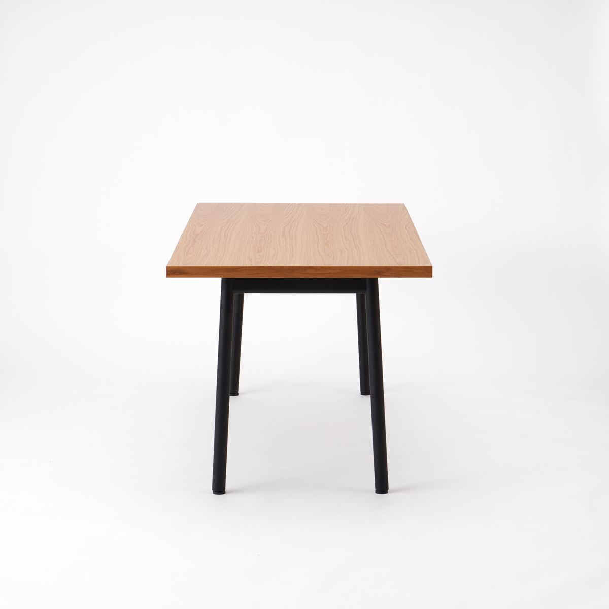 KUUM Table W1600 × D800 - オーク突板ナチュラル / クーム テーブル