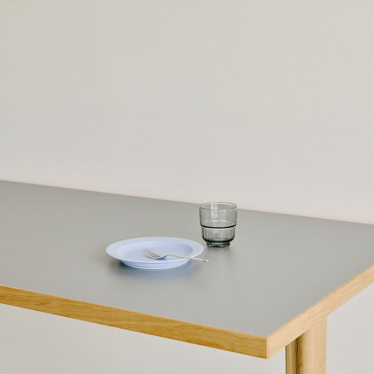KUUM Table W1600 × D800 - メラミングレー / クーム テーブル