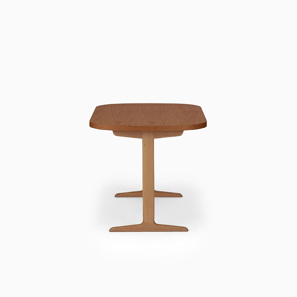 KUUM Table Oval W1200 × D800 - オーク突板ブラウン / クーム テーブル