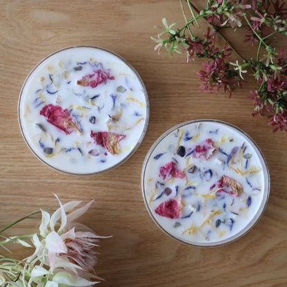 ハーブアロマキャンドルと花