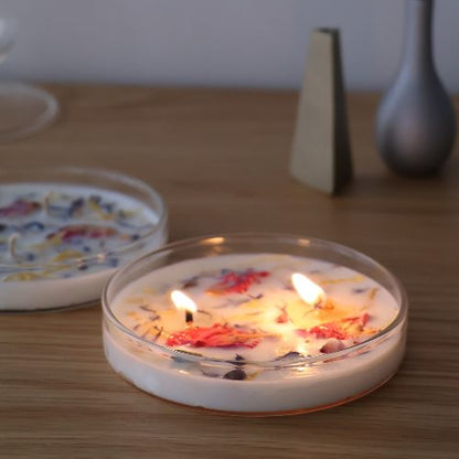 火を灯したアロマキャンドル