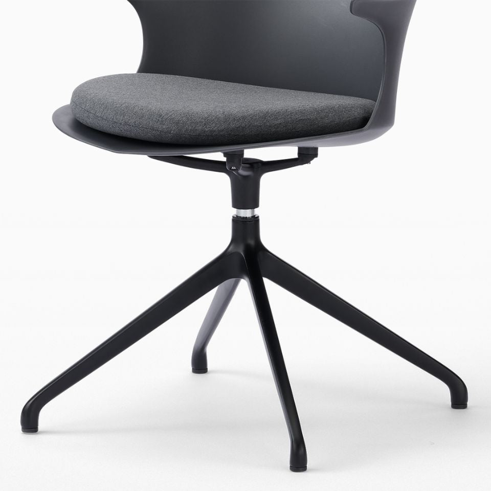 Smooth Round Chair With Arms - Black Legs／スムースラウンドチェア アーム付 ブラック脚