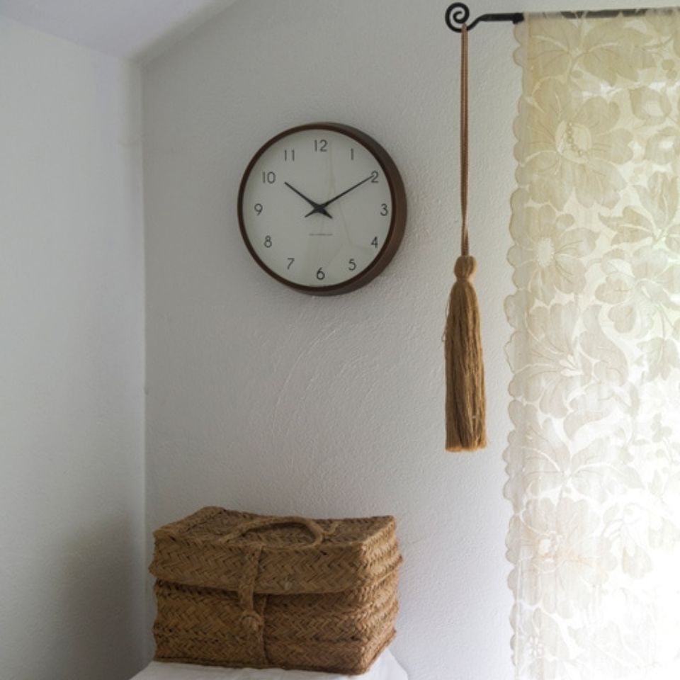 カンパーニュ 電波時計ブラウン　シーン