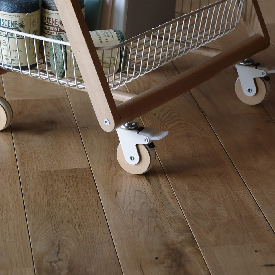 リヴ テーブルワゴン　キャスター部アップ