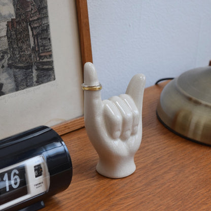 陶器ハンドオブジェ Hang Loose 使用例