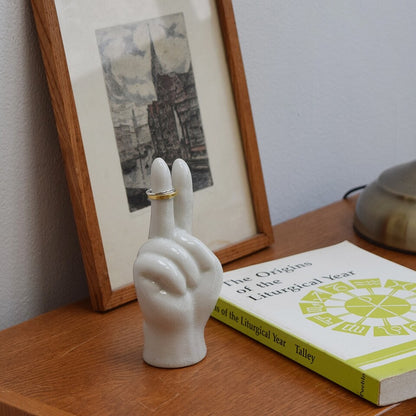 陶器ハンドオブジェ Peace 使用例