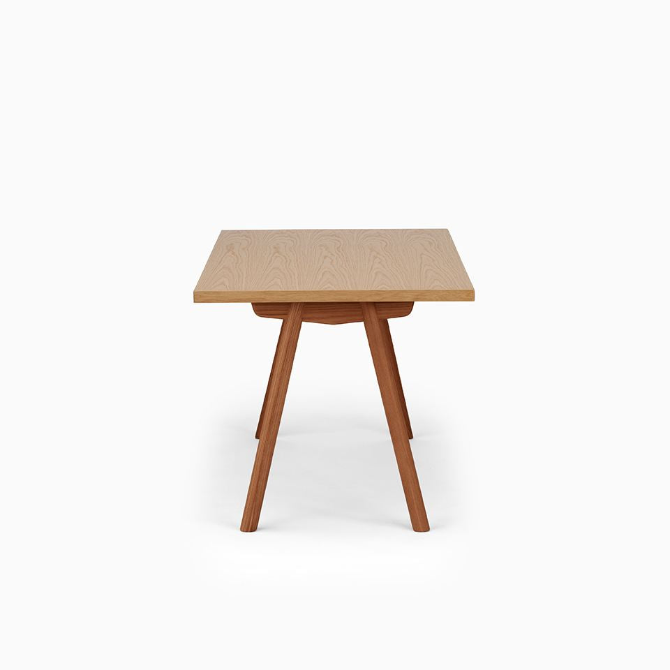 KUUM Table W1400 × D800 - オーク突板ナチュラル / クーム テーブル