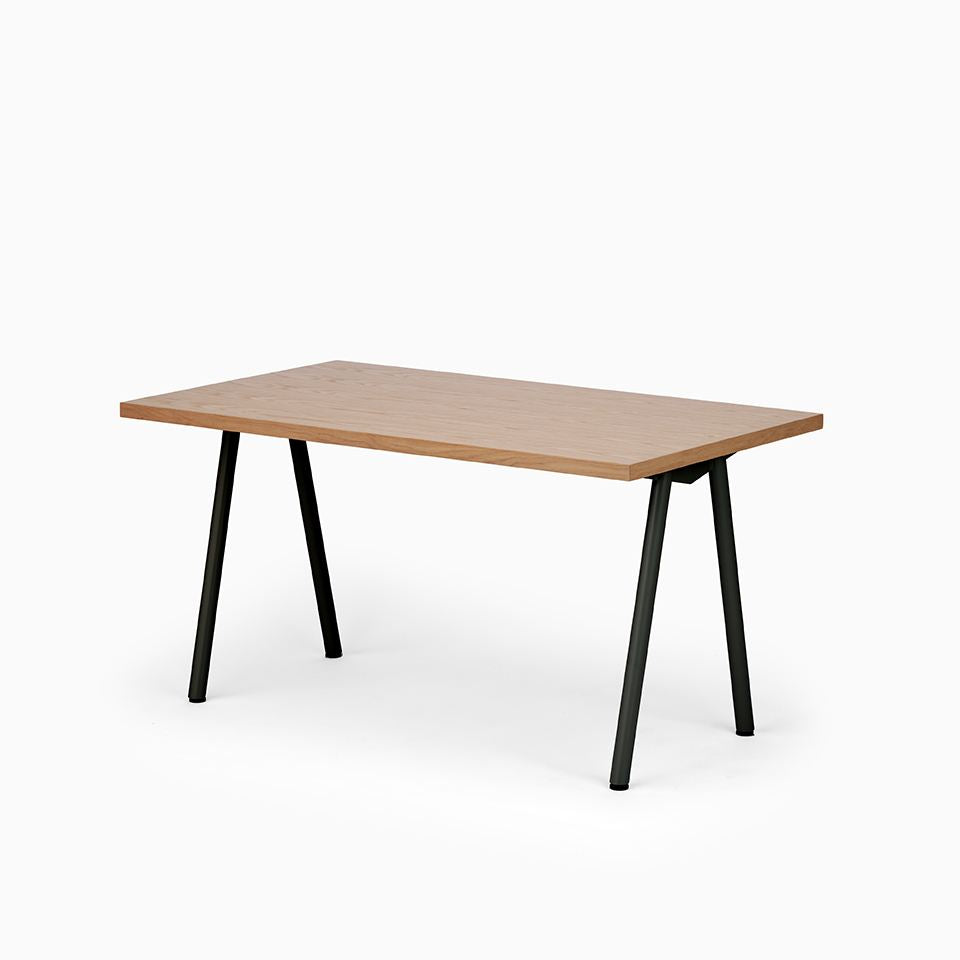 KUUM Table W1400 × D800 - オーク突板ナチュラル / クーム テーブル
