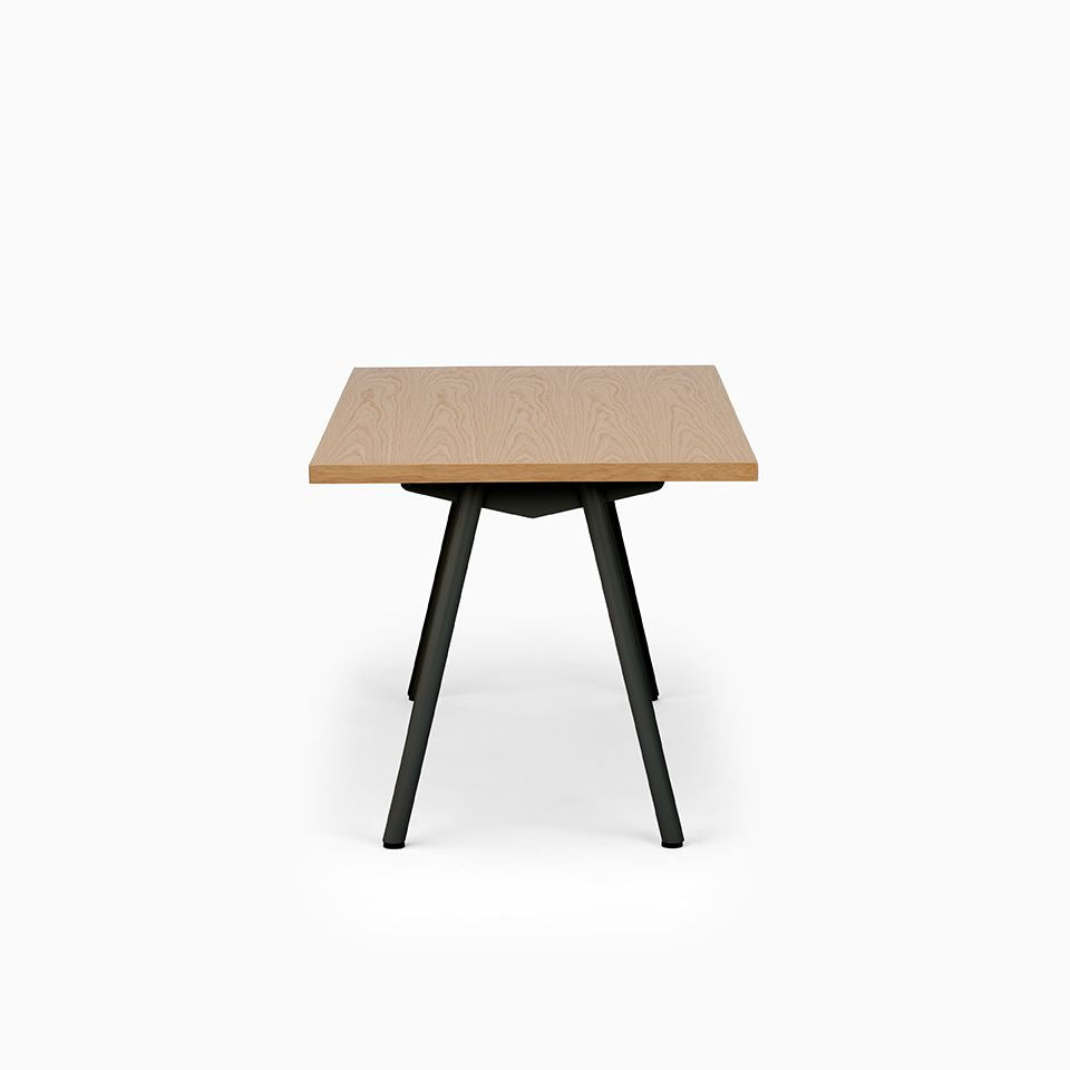 KUUM Table W1400 × D800 - オーク突板ナチュラル / クーム テーブル