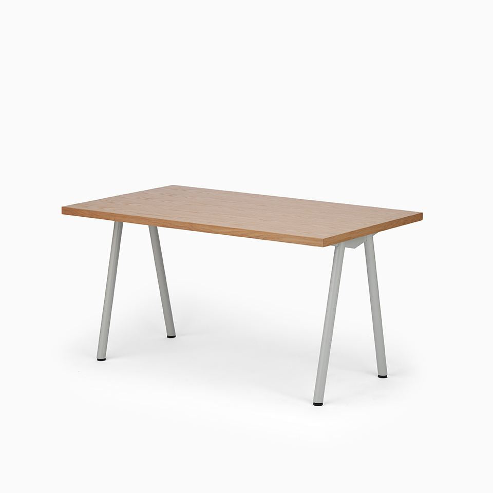 KUUM Table W1400 × D800 - オーク突板ナチュラル / クーム テーブル