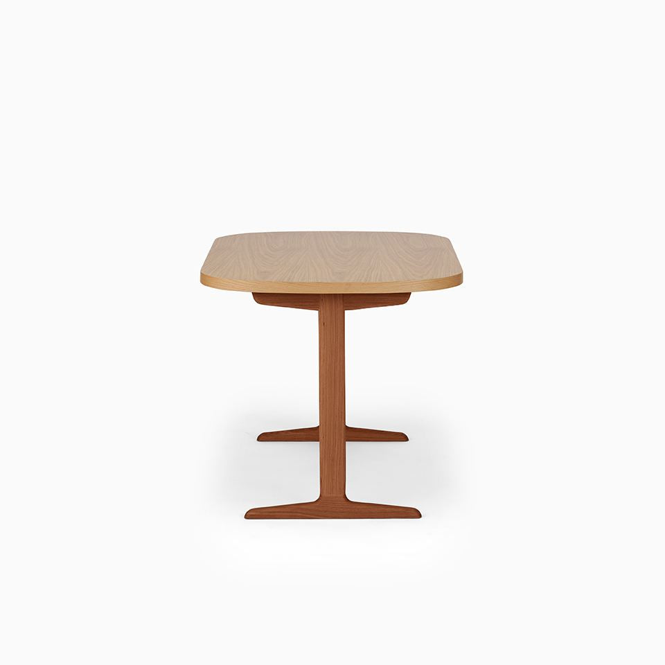 KUUM Table Oval  W1200 × D800 - オーク突板ナチュラル / クーム テーブル