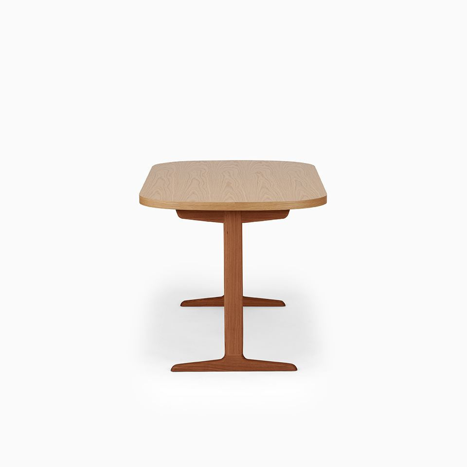 KUUM Table Oval  W1400 × D800 - オーク突板ナチュラル / クーム テーブル