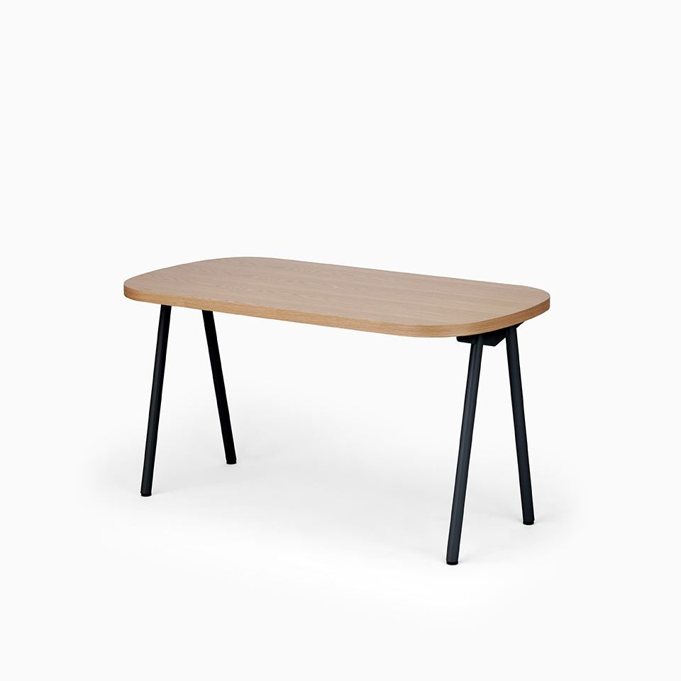 KUUM Table Oval  W1400 × D800 - オーク突板ナチュラル / クーム テーブル