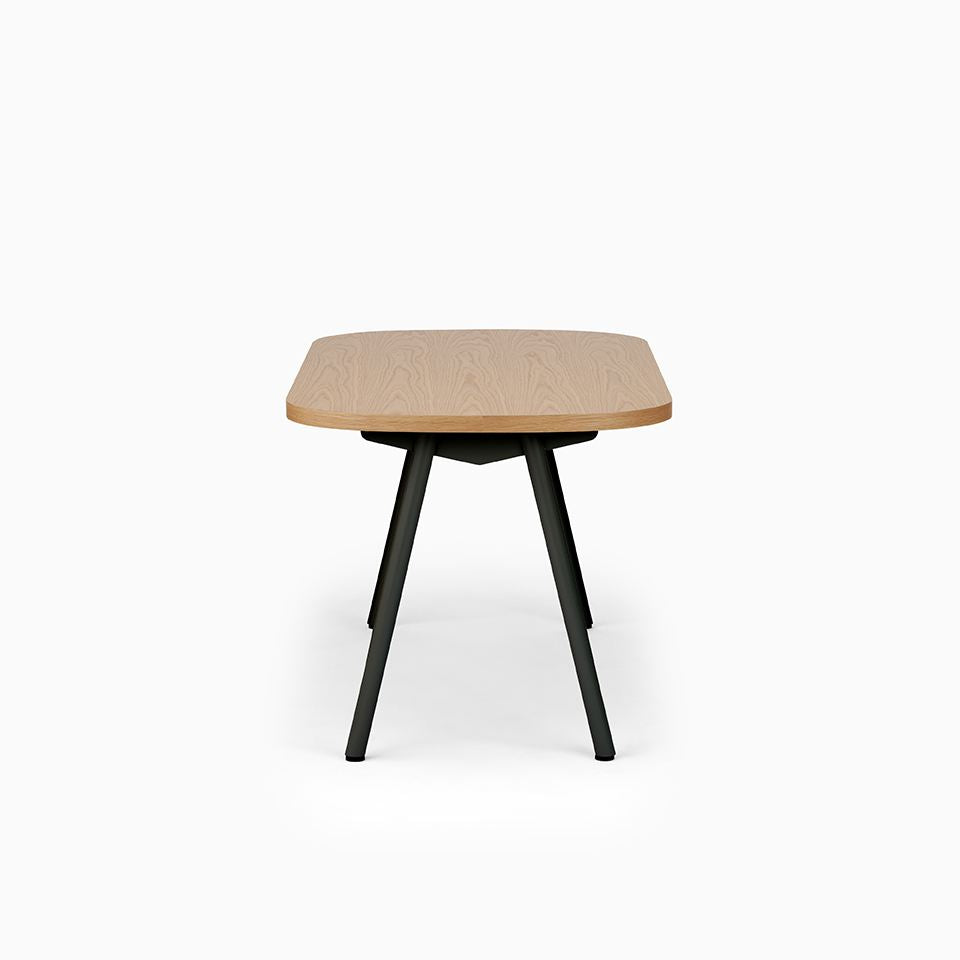 KUUM Table Oval  W1400 × D800 - オーク突板ナチュラル / クーム テーブル
