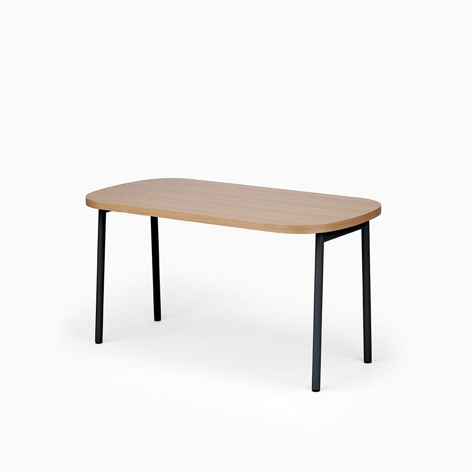 KUUM Table Oval  W1400 × D800 - オーク突板ナチュラル / クーム テーブル