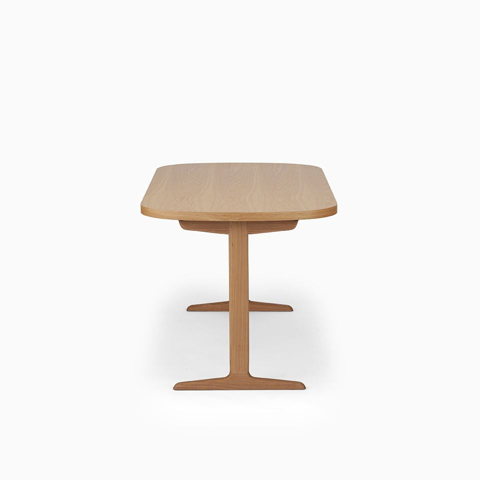 KUUM Table Oval  W1600 × D800 - オーク突板ナチュラル / クーム テーブル
