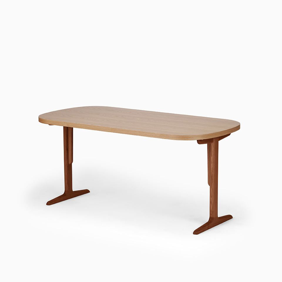 KUUM Table Oval  W1600 × D800 - オーク突板ナチュラル / クーム テーブル