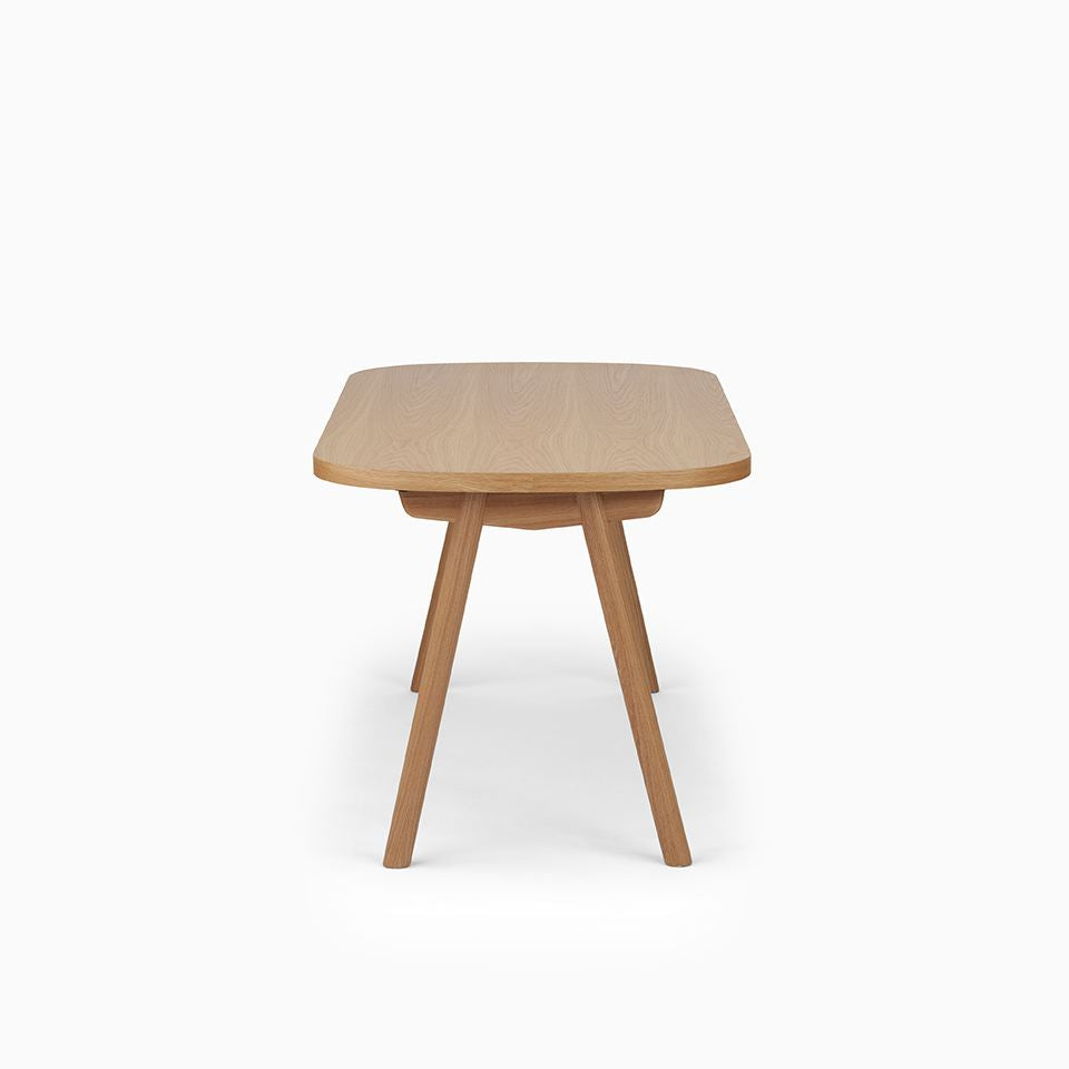 KUUM Table Oval  W1600 × D800 - オーク突板ナチュラル / クーム テーブル
