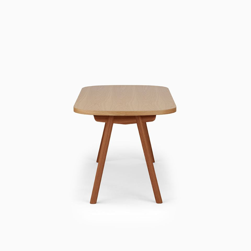 KUUM Table Oval  W1600 × D800 - オーク突板ナチュラル / クーム テーブル