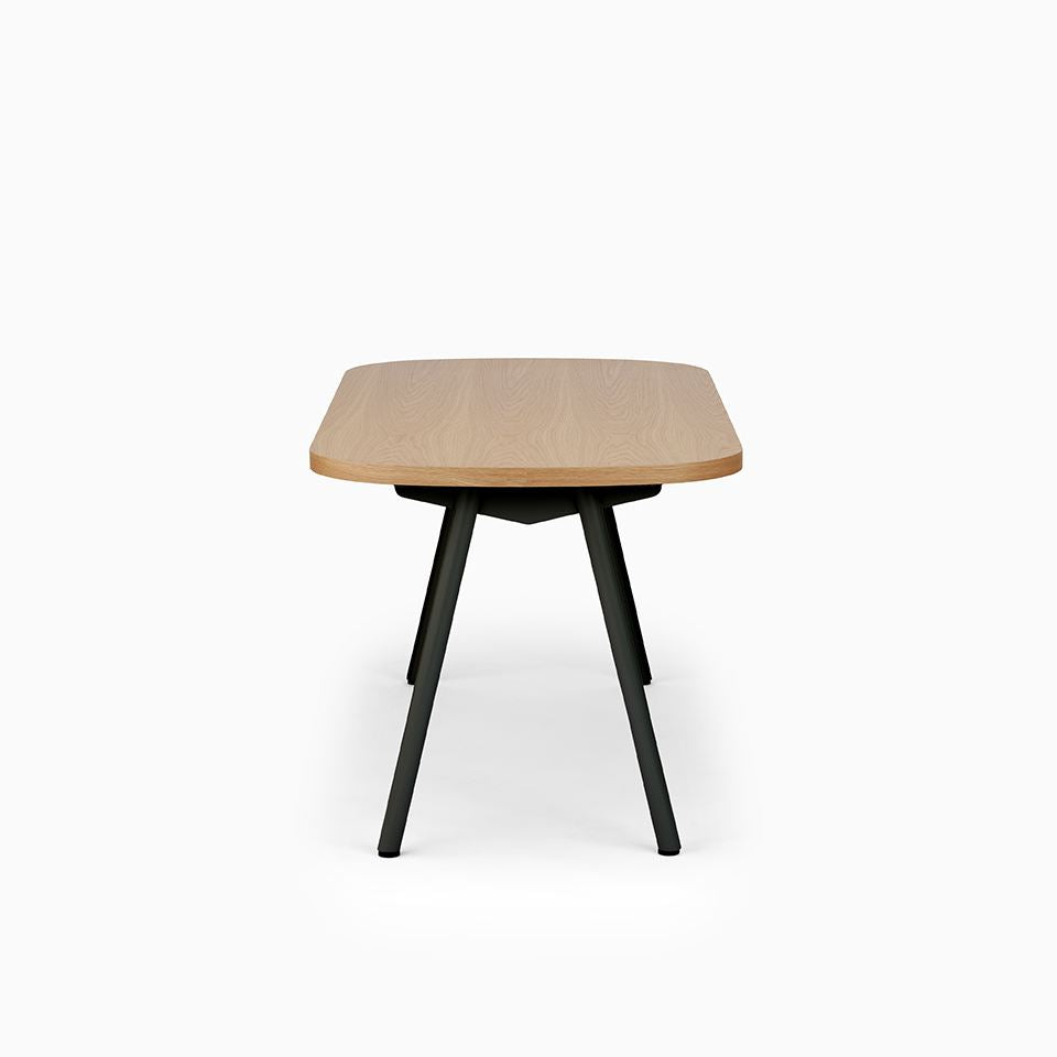 KUUM Table Oval  W1600 × D800 - オーク突板ナチュラル / クーム テーブル