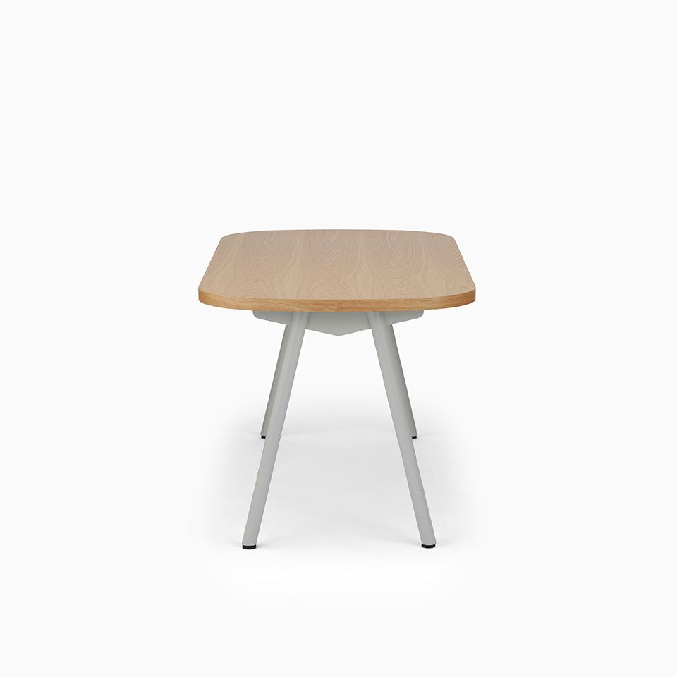 KUUM Table Oval  W1600 × D800 - オーク突板ナチュラル / クーム テーブル