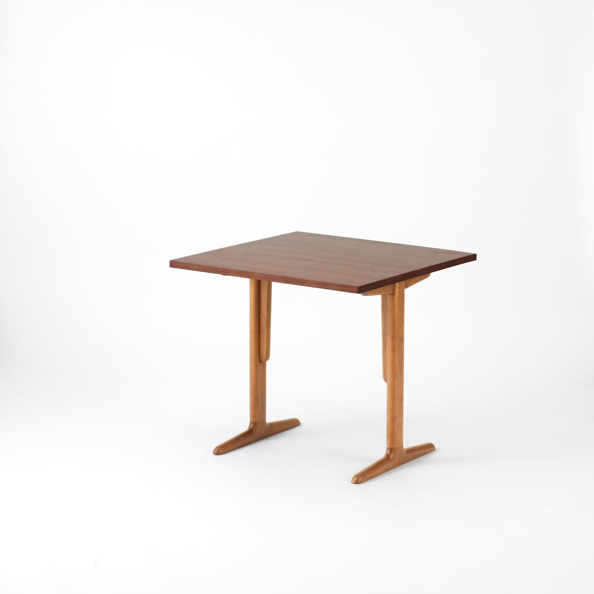KUUM  Table W800 × D800 - アッシュ無垢材ブラウン / クーム テーブル