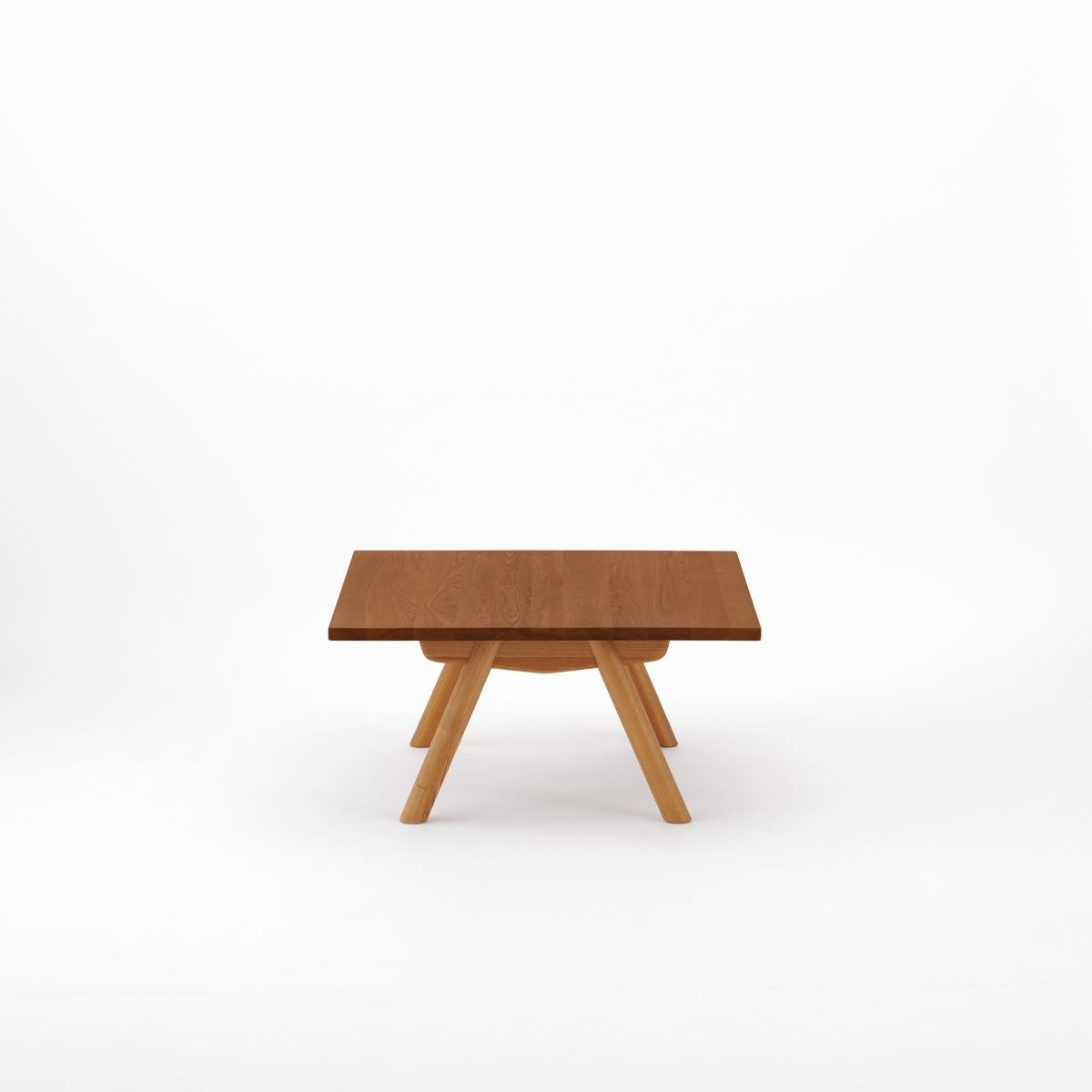 KUUMロー テーブル80x80cm | アッシュ無垢材ブラウン リビングテーブル